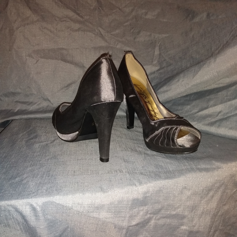 Heels - Picture 2 of 4